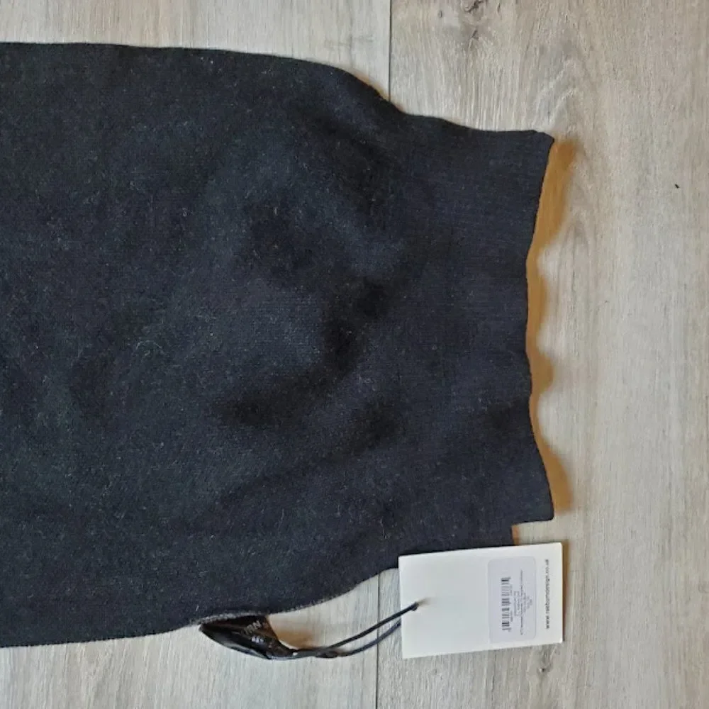 Positively Conscious Raeburn Knitted black cashmere blend Logo Scarf